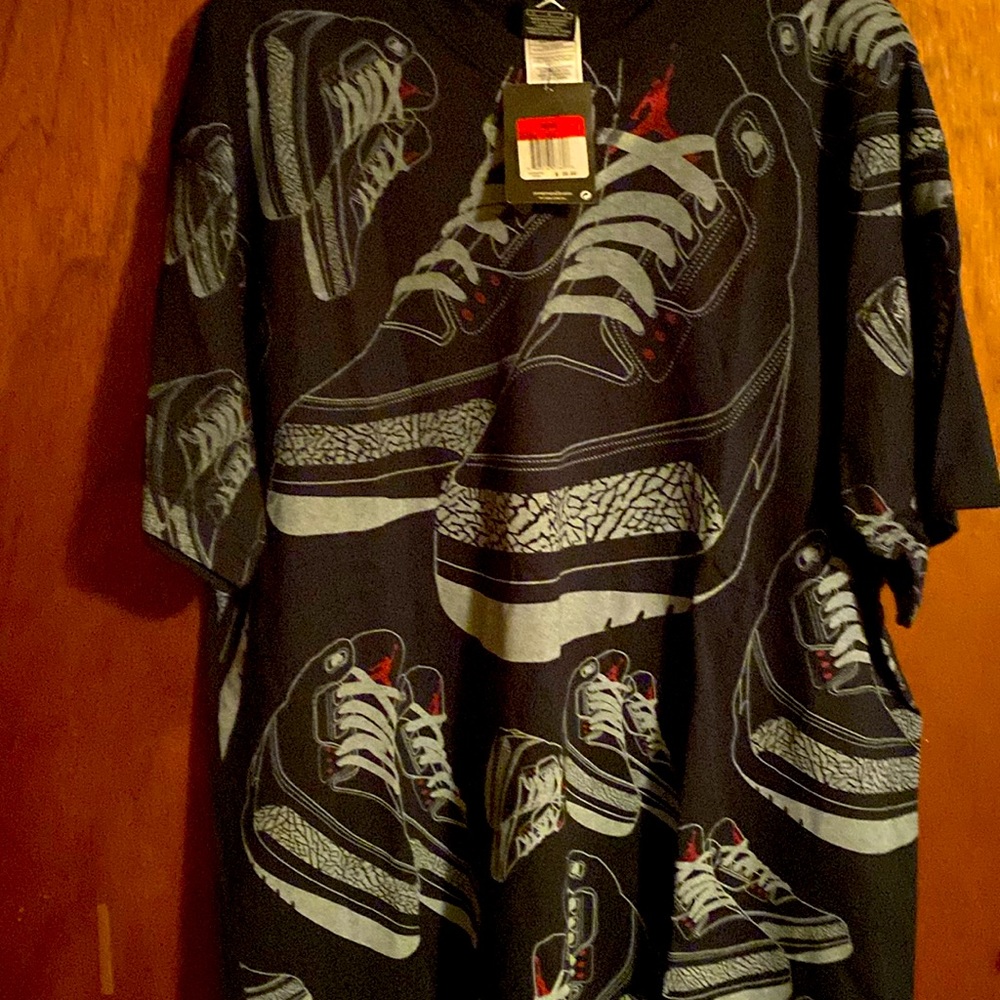 Men’s Large Jordan tshirt. New with tags